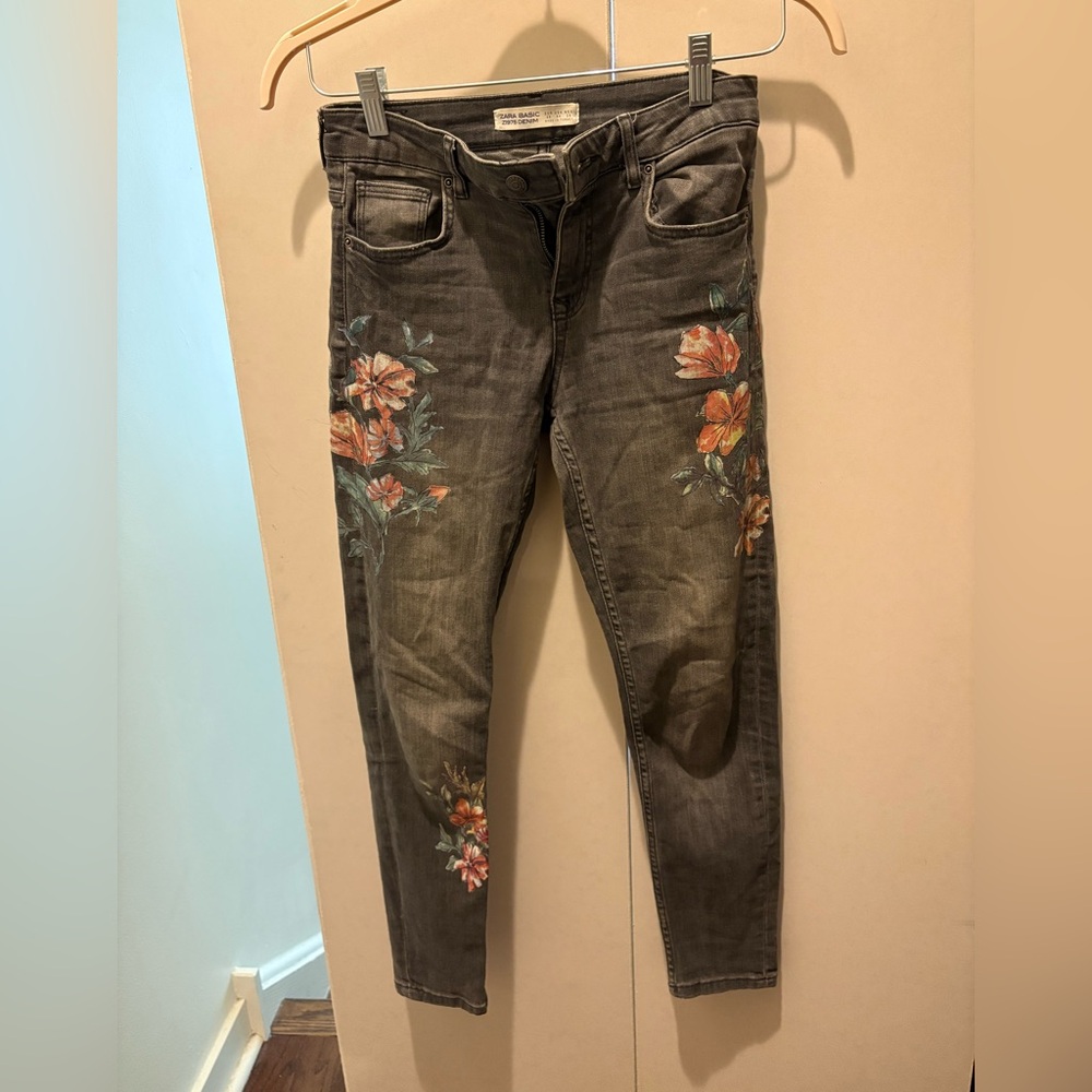 Gray Zara Jeans with Floral Detail
